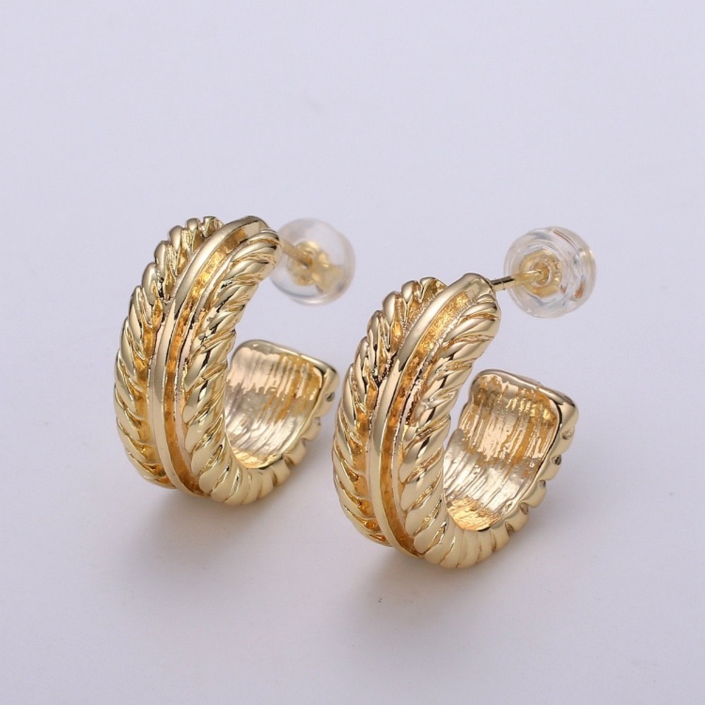 Feather Design Gold Hoop Earrings - Picture 2 of 4